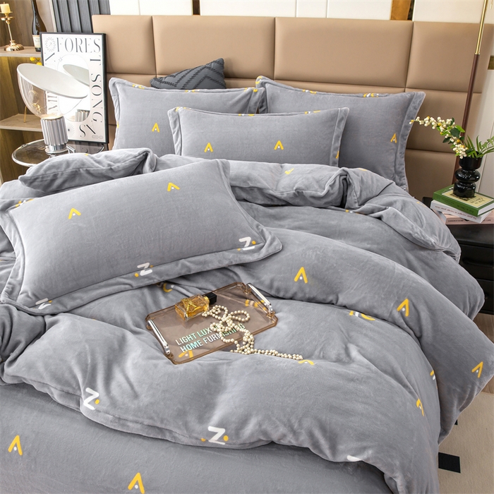 91家纺网 家纺一手货源 找家纺 优姿家纺 2024新款加厚全消光牛奶棉印花四件套 玩趣字母灰