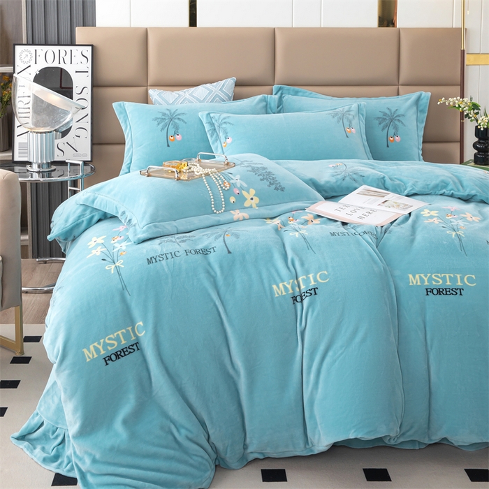 91家纺网 家纺一手货源 找家纺 优姿家纺 2024新款加厚全消光牛奶棉印花四件套 唯美小镇蓝