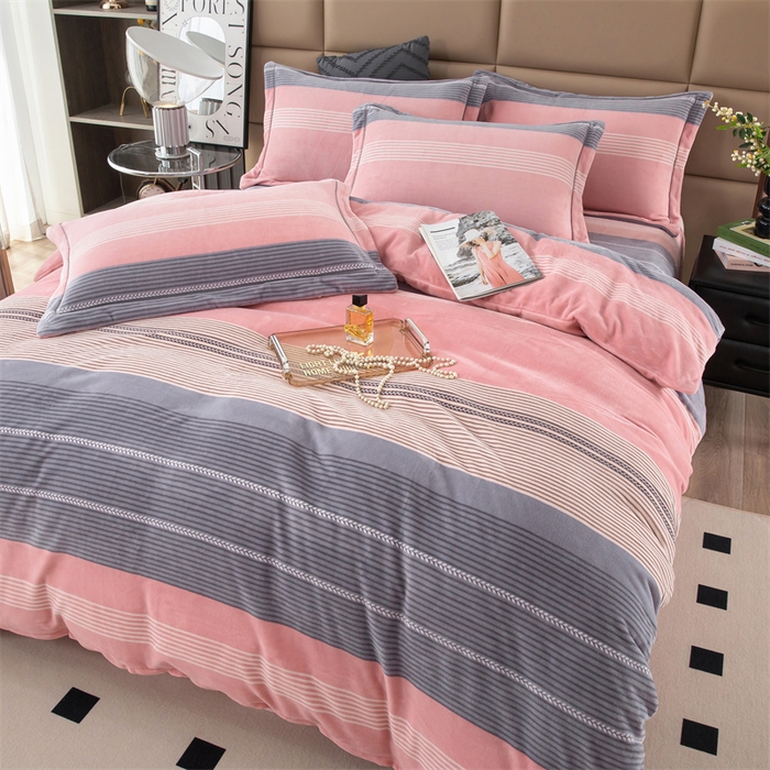 91家纺网 家纺一手货源 找家纺 优姿家纺 2024新款加厚全消光牛奶棉印花四件套 伊洛克粉