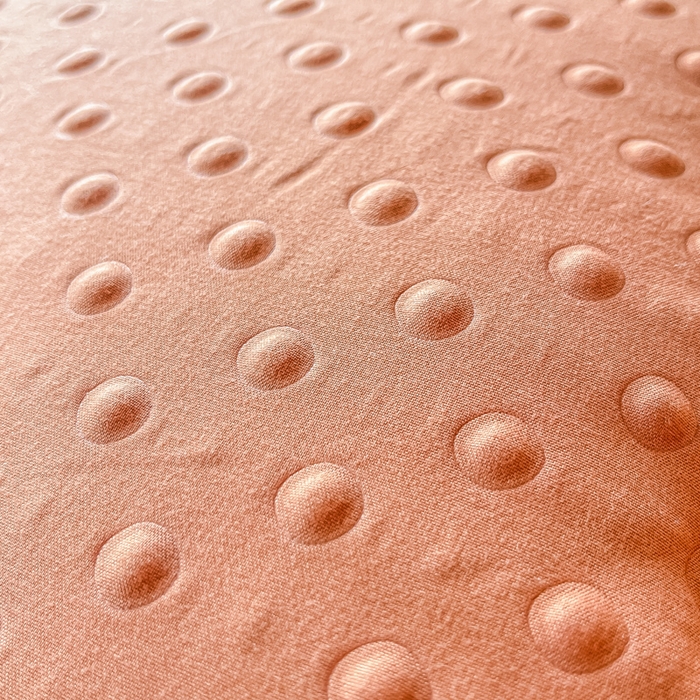 91家纺网 家纺一手货源 找家纺 缦卡琳 2023新款3D按摩拼角豆豆被保暖冬被 格调玫瑰