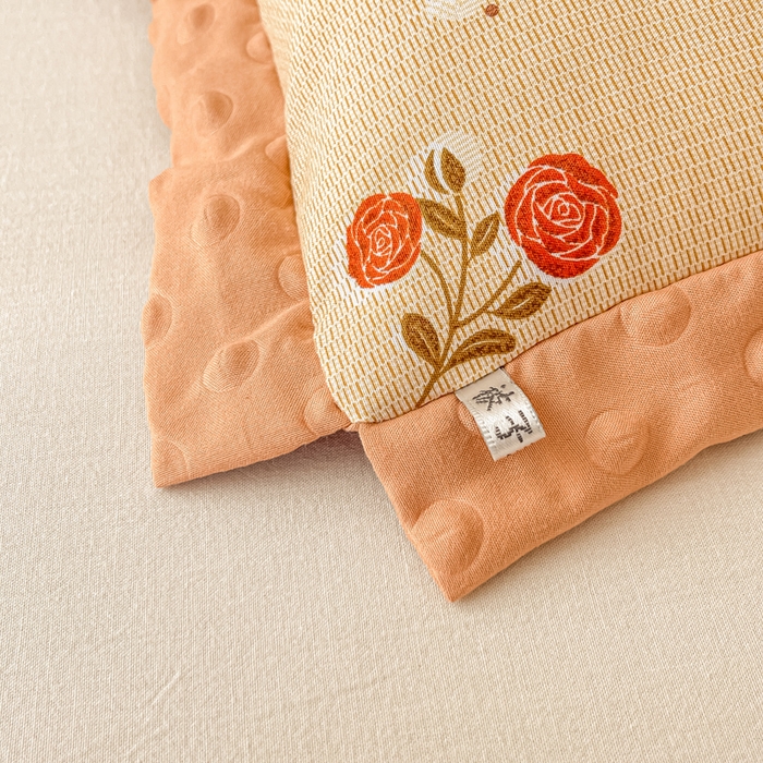 91家纺网 家纺一手货源 找家纺 缦卡琳 2023新款3D按摩拼角豆豆被保暖冬被 玫瑰园