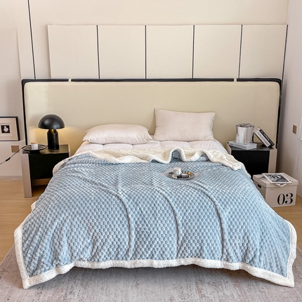 91家纺网 家纺一手货源 找家纺 2025新款提花大包边AB版金龟绒羊羔绒舒棉绒双层四季毛毯盖毯 天空蓝