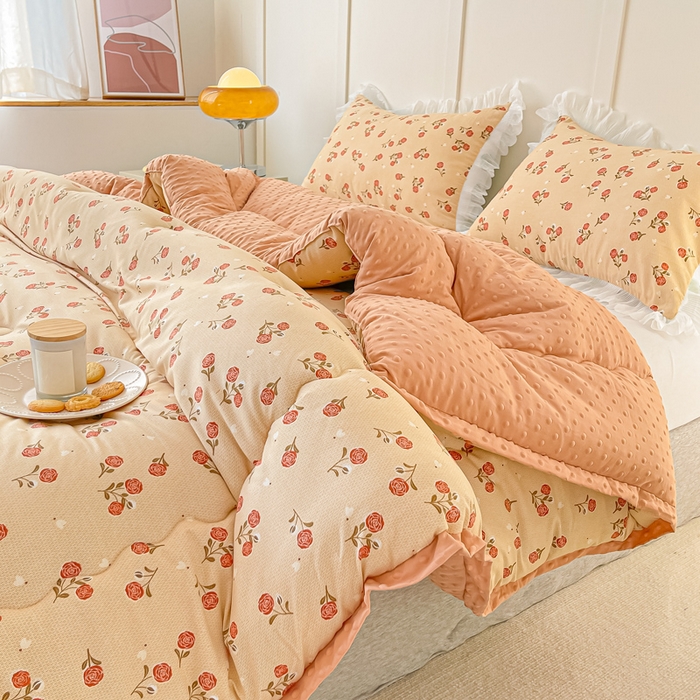 91家纺网 家纺一手货源 找家纺 缦卡琳 2023新款3D按摩拼角豆豆被保暖冬被 玫瑰园