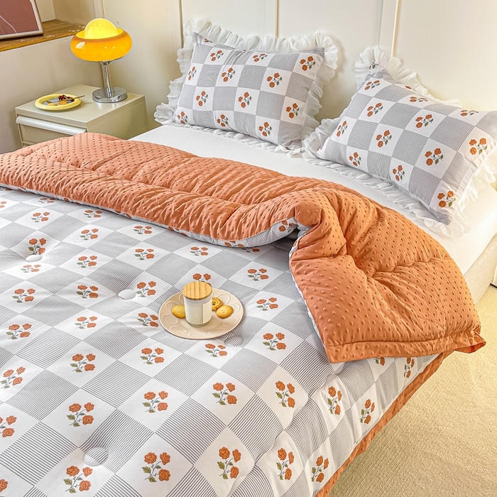 91家纺网 家纺一手货源 找家纺 缦卡琳 2023新款3D按摩拼角豆豆被保暖冬被 格调玫瑰