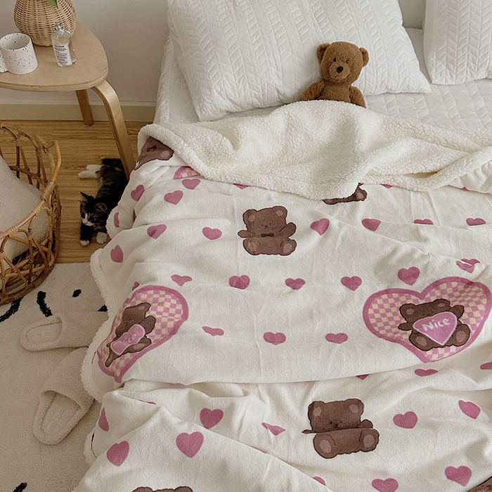 91家纺网 家纺一手货源 找家纺 萝莉家纺 2023新款ins加厚牛奶绒羊羔绒毯午睡毯沙发盖毯 爱心熊