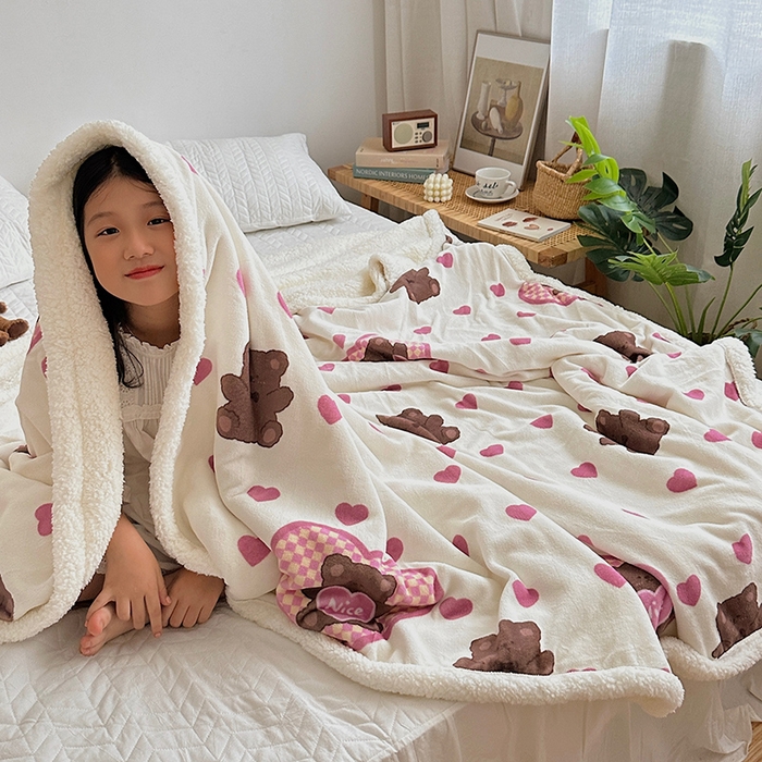91家纺网 家纺一手货源 找家纺 萝莉家纺 2023新款ins加厚牛奶绒羊羔绒毯午睡毯沙发盖毯 爱心熊