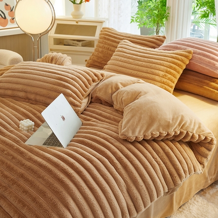 91家纺网 家纺一手货源 找家纺 澳洲羽 2024新款高克重牛奶绒兔兔绒四件套 奶咖