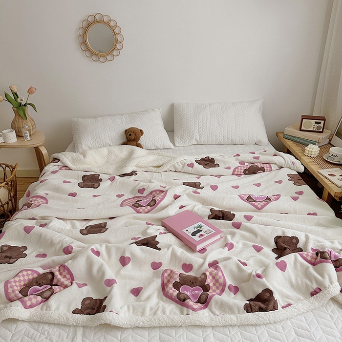 91家纺网 家纺一手货源 找家纺 萝莉家纺 2023新款ins加厚牛奶绒羊羔绒毯午睡毯沙发盖毯 爱心熊