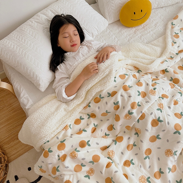 91家纺网 家纺一手货源 找家纺 萝莉家纺 2023新款ins加厚牛奶绒羊羔绒毯午睡毯沙发盖毯 可爱桔子