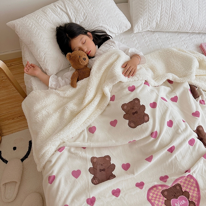 91家纺网 家纺一手货源 找家纺 萝莉家纺 2023新款ins加厚牛奶绒羊羔绒毯午睡毯沙发盖毯 爱心熊