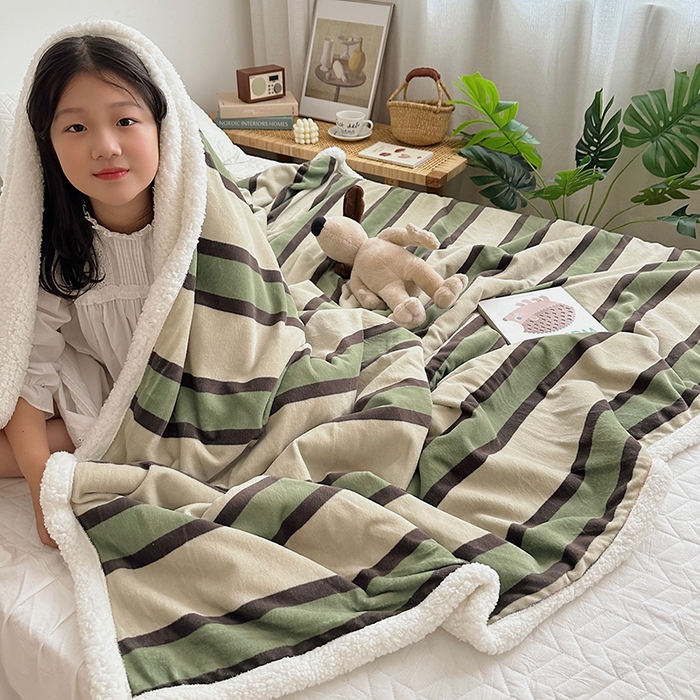 91家纺网 家纺一手货源 找家纺 萝莉家纺 2023新款ins加厚牛奶绒羊羔绒毯午睡毯沙发盖毯 条纹绿