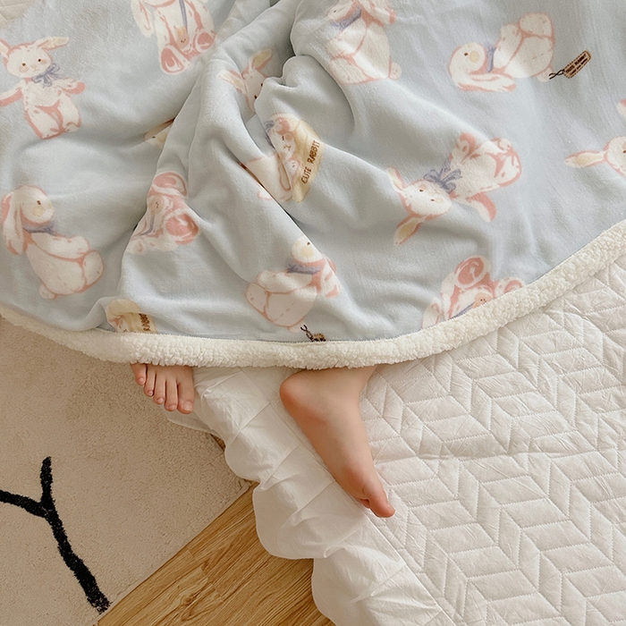 91家纺网 家纺一手货源 找家纺 萝莉家纺 2023新款ins加厚牛奶绒羊羔绒毯午睡毯沙发盖毯 菲比兔