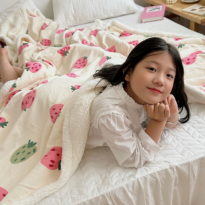 91家纺网 家纺一手货源 找家纺 萝莉家纺 2023新款ins加厚牛奶绒羊羔绒毯午睡毯沙发盖毯 小草莓