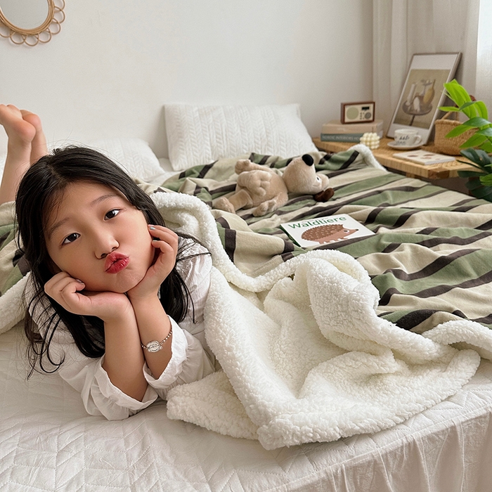 91家纺网 家纺一手货源 找家纺 萝莉家纺 2023新款ins加厚牛奶绒羊羔绒毯午睡毯沙发盖毯 条纹绿