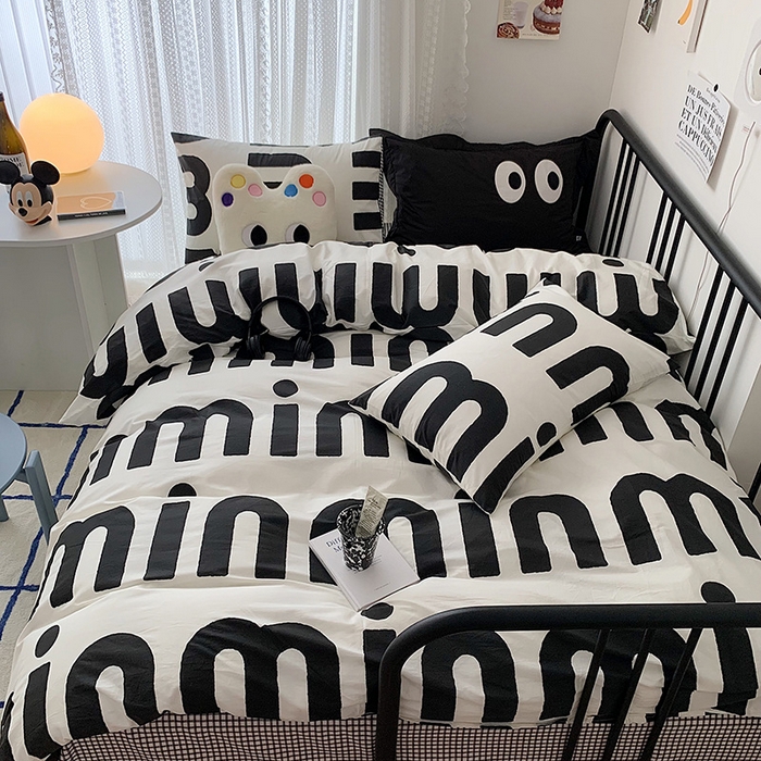 91家纺网 家纺一手货源 找家纺 桃子家居 2023新款ins北欧时尚简约卡通纯棉四件套系列 棉-m字母黑