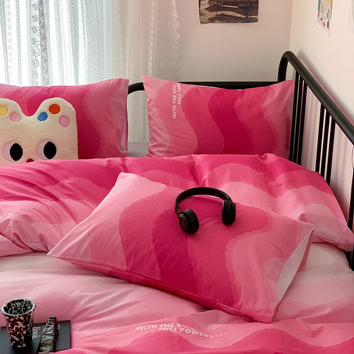 91家纺网 家纺一手货源 找家纺 桃子家居 2023新款ins北欧时尚简约卡通纯棉四件套系列 棉-渐变波浪红