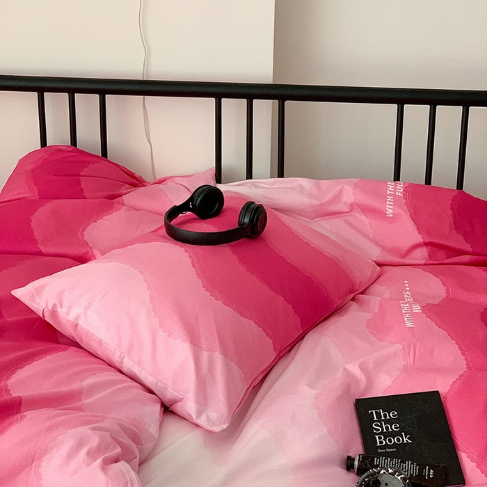 91家纺网 家纺一手货源 找家纺 桃子家居 2023新款ins北欧时尚简约卡通纯棉四件套系列 棉-渐变波浪红