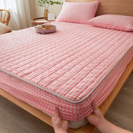 胜权家纺 2024新款亲肤夹棉格子防水床笠 粉小格
