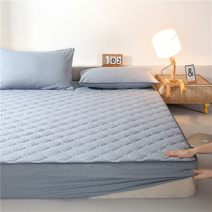 91家纺网 家纺一手货源 找家纺 胜权家纺 2024新款日式全棉色织水洗棉夹棉床笠 浅蓝