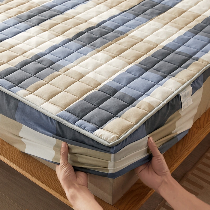 91家纺网 家纺一手货源 找家纺 胜权家纺 2024新款亲肤夹棉格子防水床笠 蓝大格