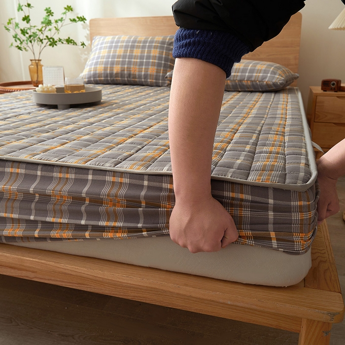 91家纺网 家纺一手货源 找家纺 胜权家纺 2024新款亲肤夹棉格子防水床笠 乔南 灰