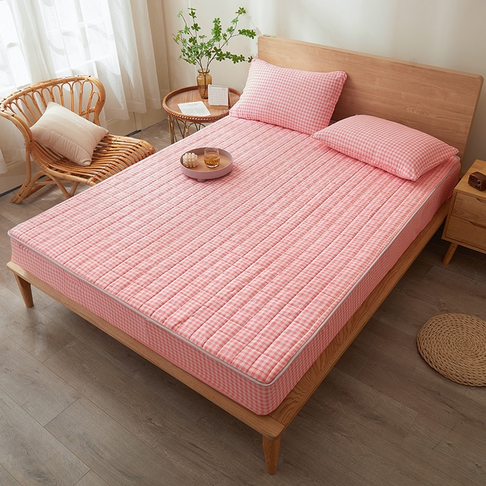 91家纺网 家纺一手货源 找家纺 胜权家纺 2024新款亲肤夹棉格子防水床笠 粉小格