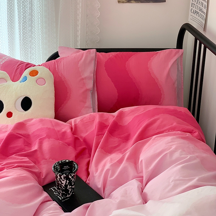 91家纺网 家纺一手货源 找家纺 桃子家居 2023新款ins北欧时尚简约卡通纯棉四件套系列 棉-渐变波浪红