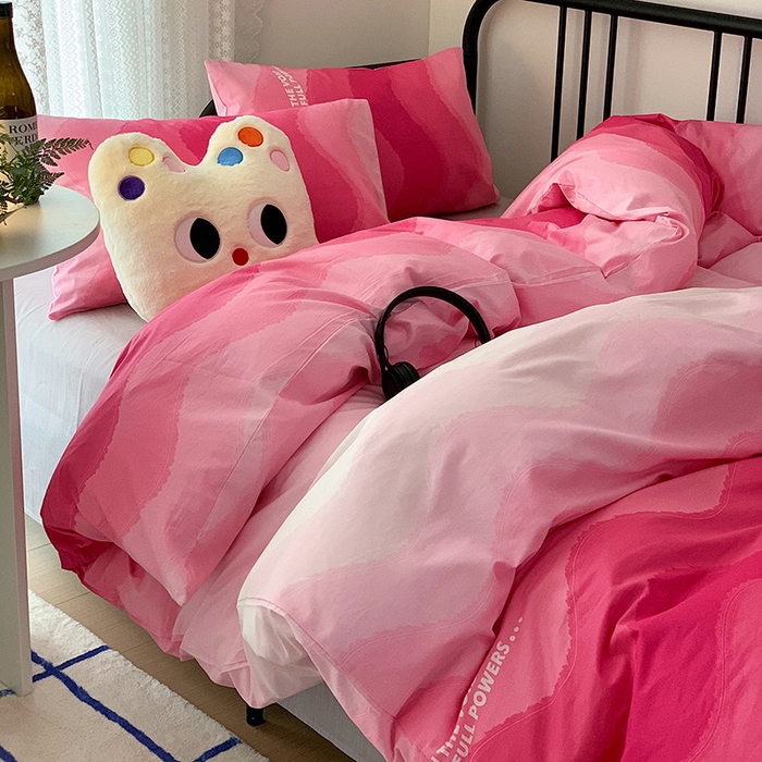 91家纺网 家纺一手货源 找家纺 桃子家居 2023新款ins北欧时尚简约卡通纯棉四件套系列 棉-渐变波浪红