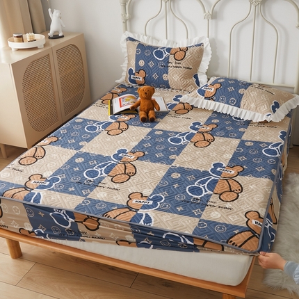 91家纺网 家纺一手货源 找家纺 舒居家纺 2023新款13070全棉夹棉印花床笠系列 比利熊