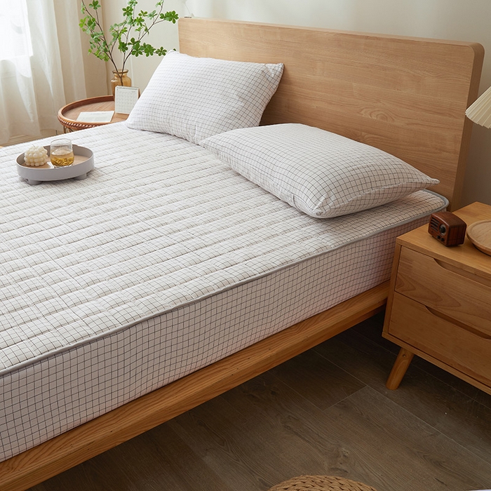 91家纺网 家纺一手货源 找家纺 胜权家纺 2024新款亲肤夹棉格子防水床笠 小白格