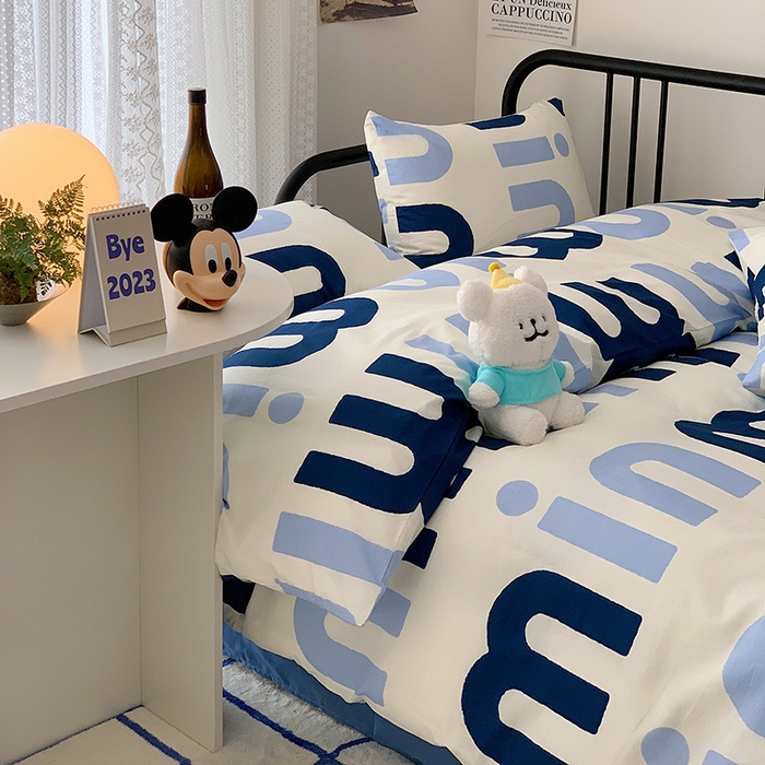 91家纺网 家纺一手货源 找家纺 桃子家居 2023新款ins北欧时尚简约卡通纯棉四件套系列 棉-蓝色字母