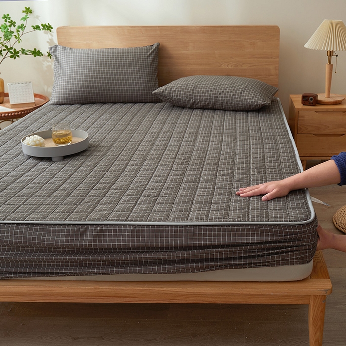 91家纺网 家纺一手货源 找家纺 胜权家纺 2024新款亲肤夹棉格子防水床笠 小黑格