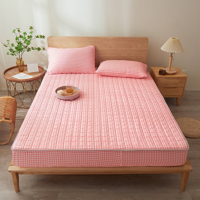 91家纺网 家纺一手货源 找家纺 胜权家纺 2024新款亲肤夹棉格子防水床笠 粉小格