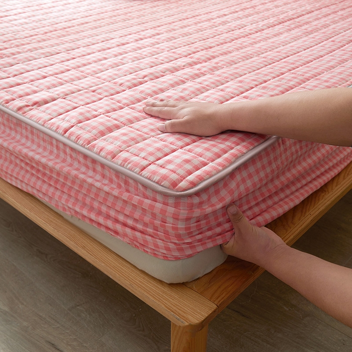 91家纺网 家纺一手货源 找家纺 胜权家纺 2024新款亲肤夹棉格子防水床笠 粉小格