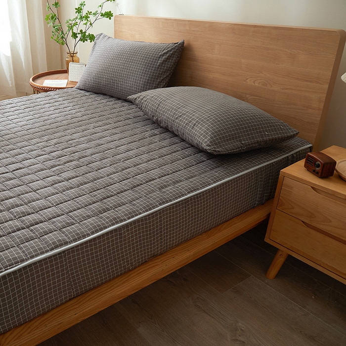 91家纺网 家纺一手货源 找家纺 胜权家纺 2024新款亲肤夹棉格子防水床笠 小黑格