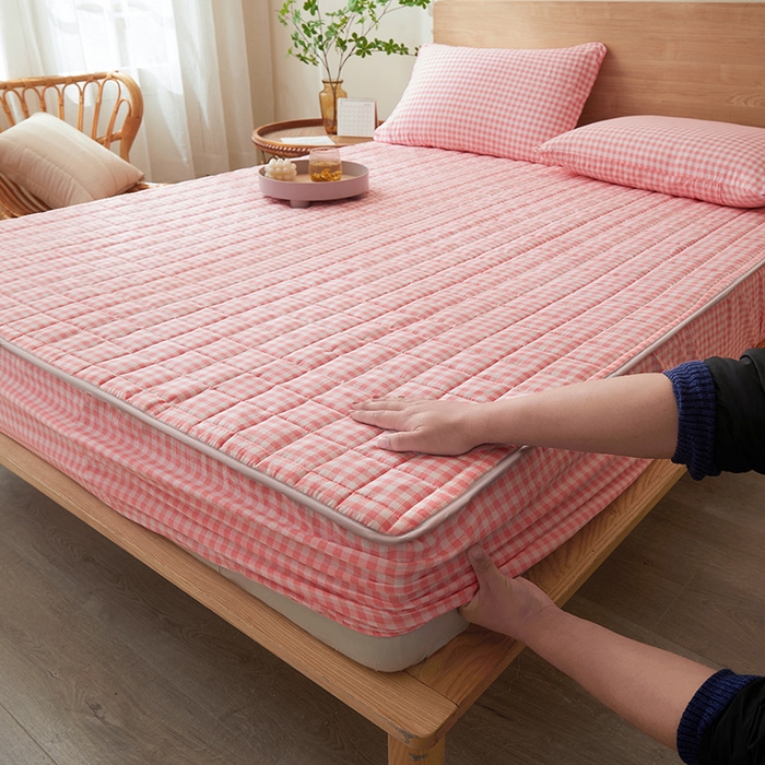 91家纺网 家纺一手货源 找家纺 胜权家纺 2024新款亲肤夹棉格子防水床笠 粉小格