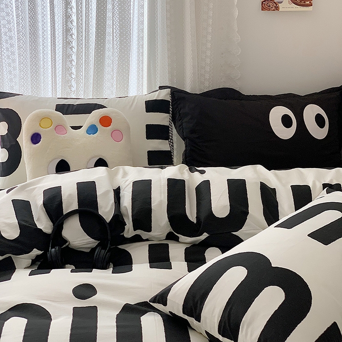 91家纺网 家纺一手货源 找家纺 桃子家居 2023新款ins北欧时尚简约卡通纯棉四件套系列 棉-m字母黑