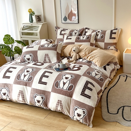 富之航家纺 2023新款牛奶绒印花四件套 小熊公仔