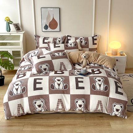 91家纺网 家纺一手货源 找家纺 富之航家纺 2023新款牛奶绒印花四件套 小熊公仔