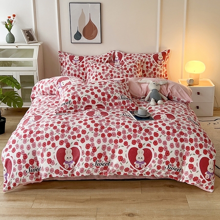 91家纺网 家纺一手货源 找家纺 富之航家纺 2023新款牛奶绒印花四件套 爱心小兔