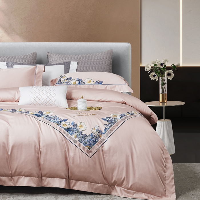 91家纺网 家纺一手货源 找家纺 爱情故事 2025新款100支新疆长绒棉刺绣四件套 春韵（粉玉）