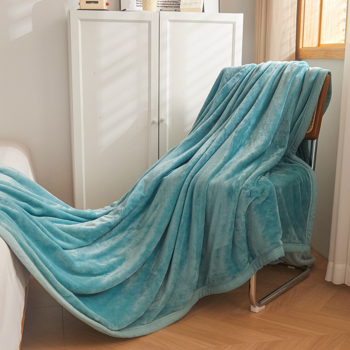 91家纺网 家纺一手货源 找家纺 雅萱家纺 2023新款加厚牛奶绒多功能纯色毛毯 百合绿