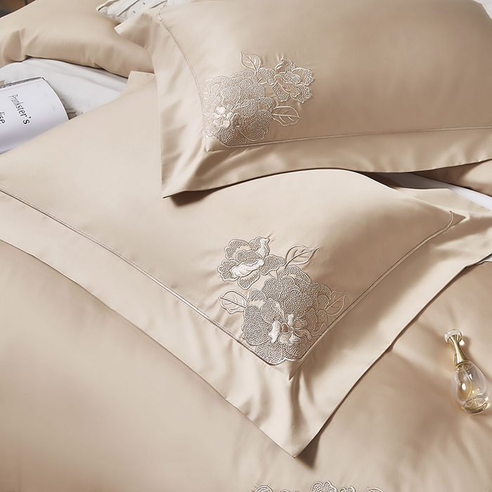 91家纺网 家纺一手货源 找家纺 爱情故事 2025新款100支新疆长绒棉刺绣四件套 花魅-香槟