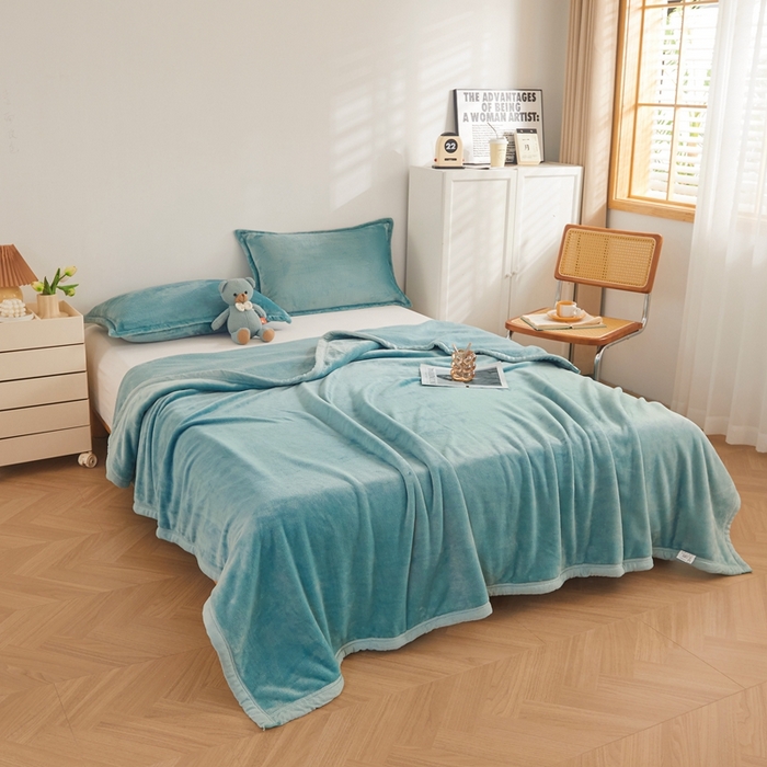 91家纺网 家纺一手货源 找家纺 雅萱家纺 2023新款加厚牛奶绒多功能纯色毛毯 百合绿