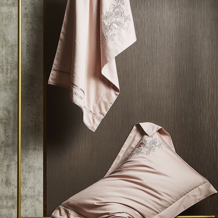 91家纺网 家纺一手货源 找家纺 爱情故事 2025新款100支新疆长绒棉刺绣四件套 蝶恋花（粉玉）