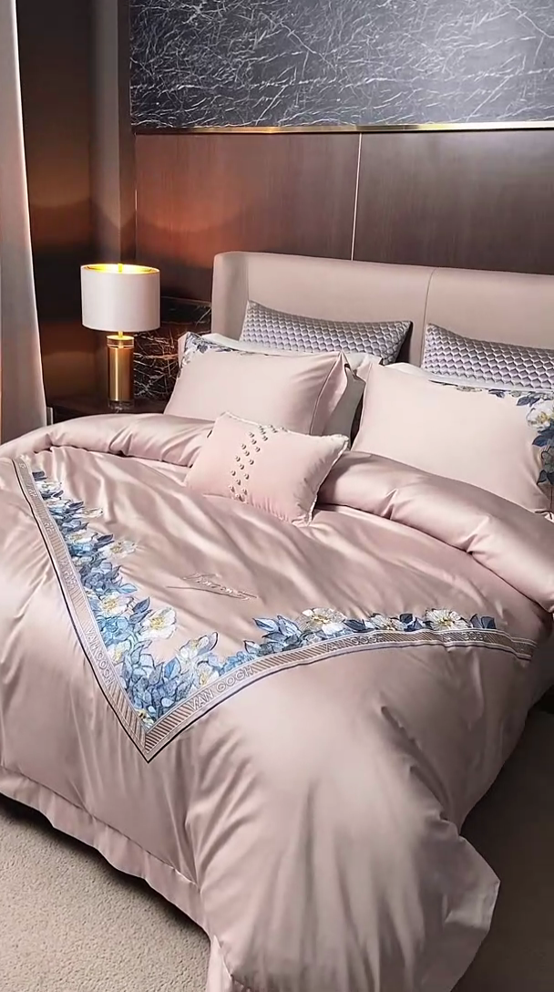 91家纺网 家纺一手货源 找家纺 爱情故事 2025新款100支新疆长绒棉刺绣四件套 春韵（粉玉）