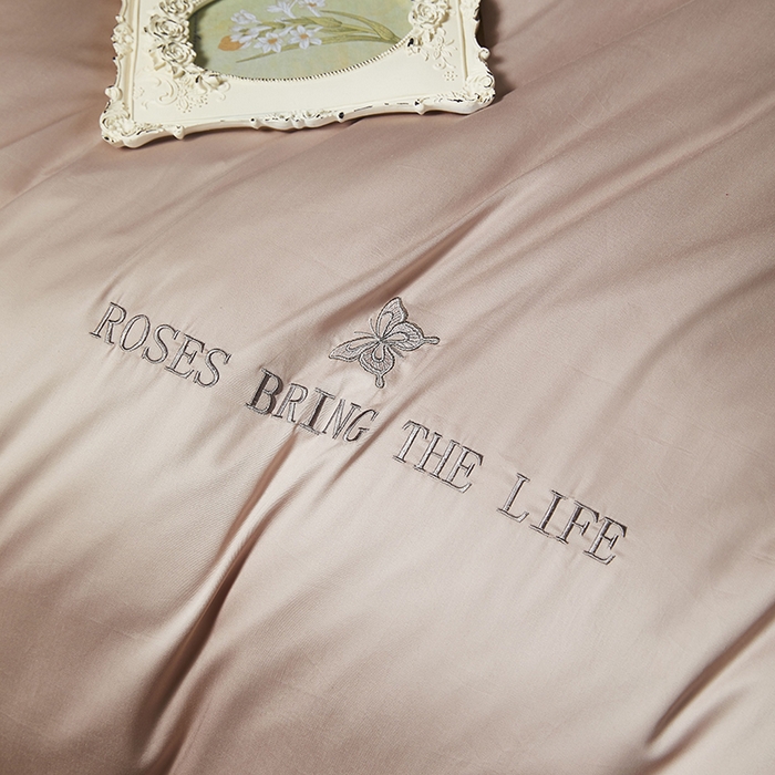 91家纺网 家纺一手货源 找家纺 爱情故事 2025新款100支新疆长绒棉刺绣四件套 蝶恋花（粉玉）