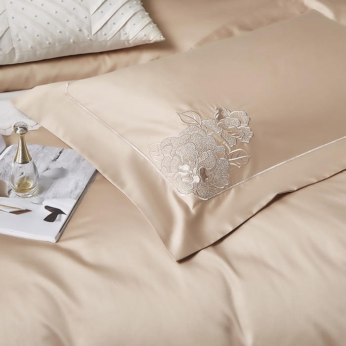 91家纺网 家纺一手货源 找家纺 爱情故事 2025新款100支新疆长绒棉刺绣四件套 花魅-香槟