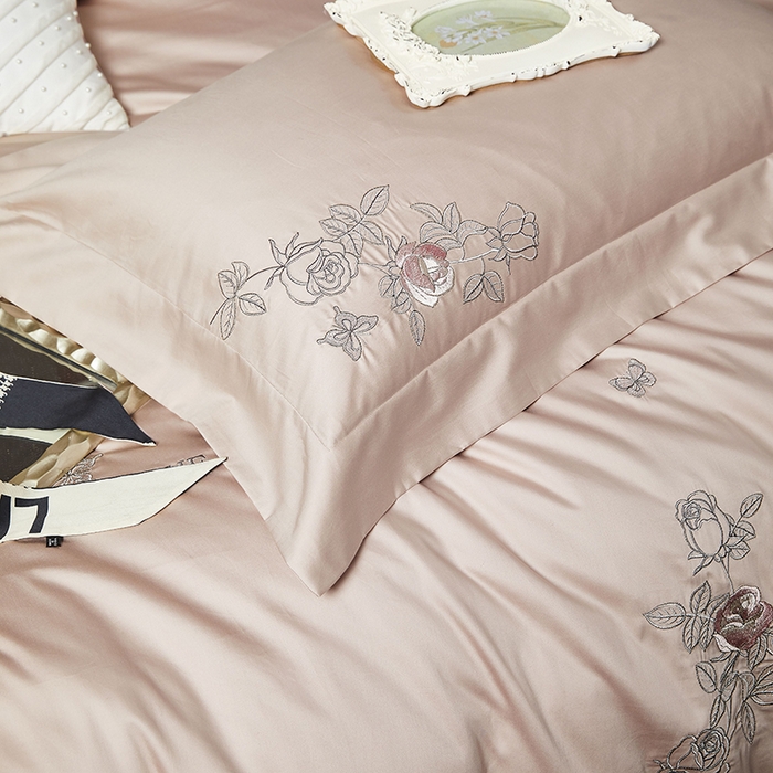 91家纺网 家纺一手货源 找家纺 爱情故事 2025新款100支新疆长绒棉刺绣四件套 蝶恋花（粉玉）