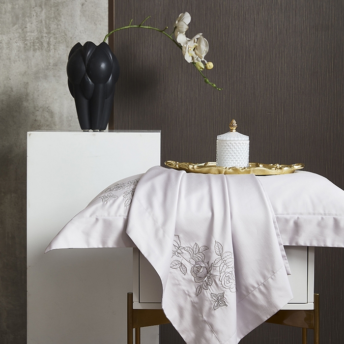 91家纺网 家纺一手货源 找家纺 爱情故事 2025新款100支新疆长绒棉刺绣四件套 蝶恋花（灰紫）